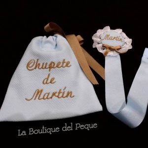 Kit chupetero nombre + bolsita para chupete celeste-cámel-blanco