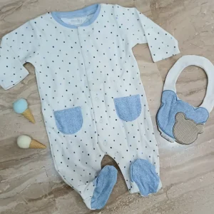 Pijama punto y babero