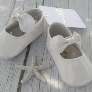 Merceditas de charol en blanco